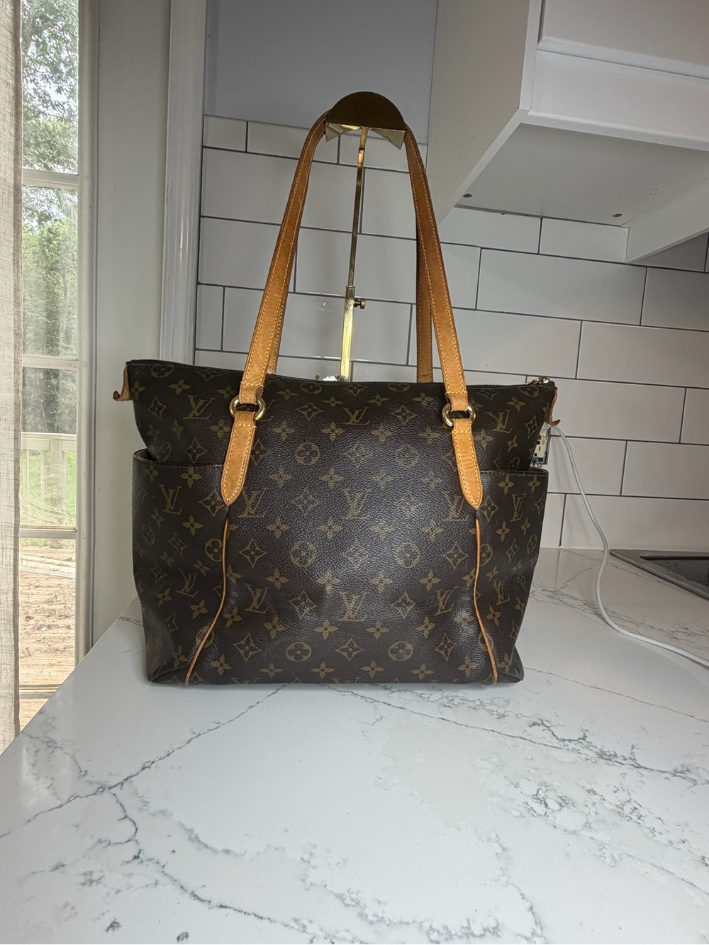 Louis Vuitton Totally MM (authentic) - Picture 2 of 8